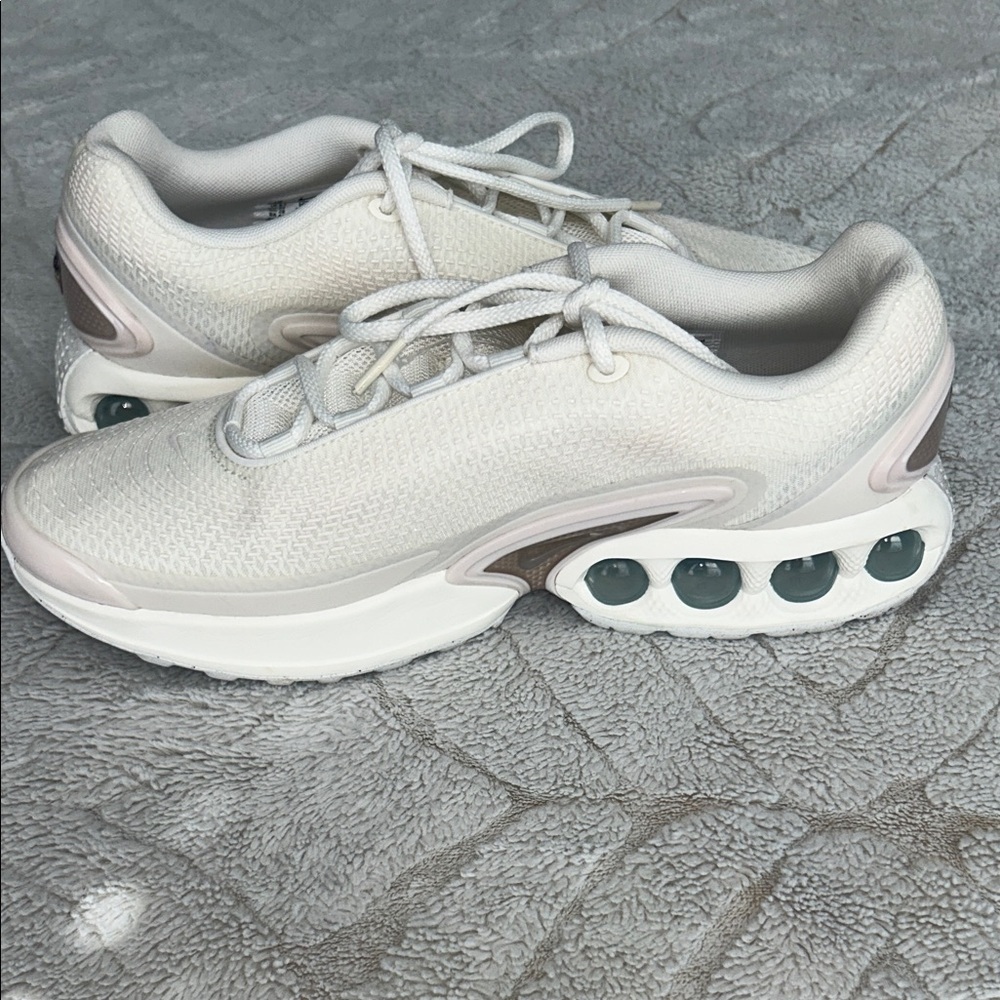 Nike Air Max DN SE, Women’s Size 11 - Picture 8 of 10